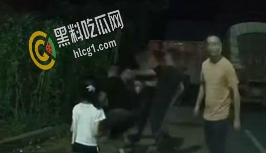湖南常德公职人员 偷豆角打人事件 视频放出来了 打得很恶劣 豆角现在这么值钱么  第8张