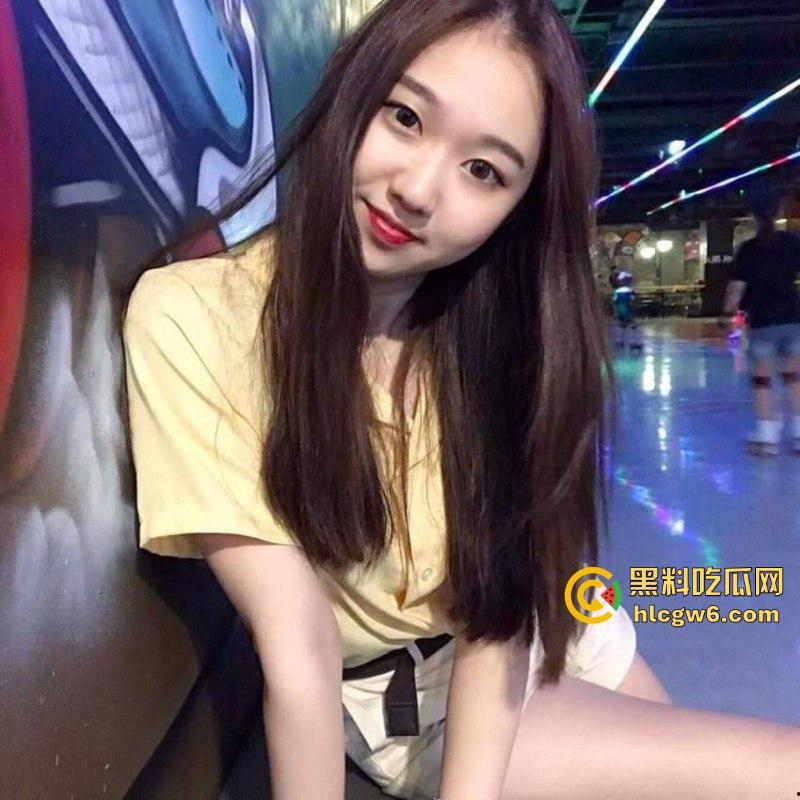 极品美乳妹子【邹雯】不雅自拍视频被渣男炫耀泄密 揉胸抠B自慰十分刺激！  第4张