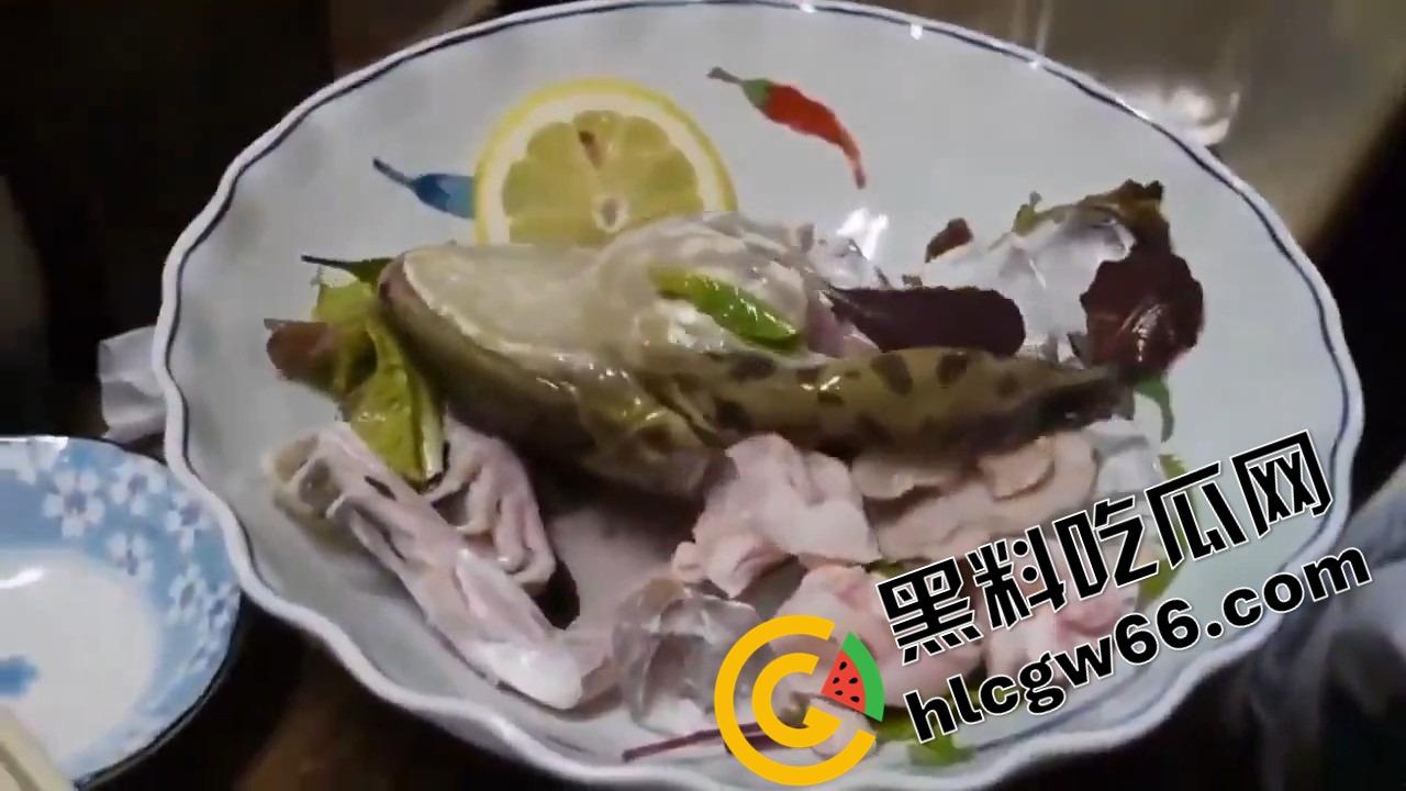 蛙蛙刺身，现杀现吃！上半身还在挣扎，下半身已经下肚，小日子这口味是真敢整！  第2张