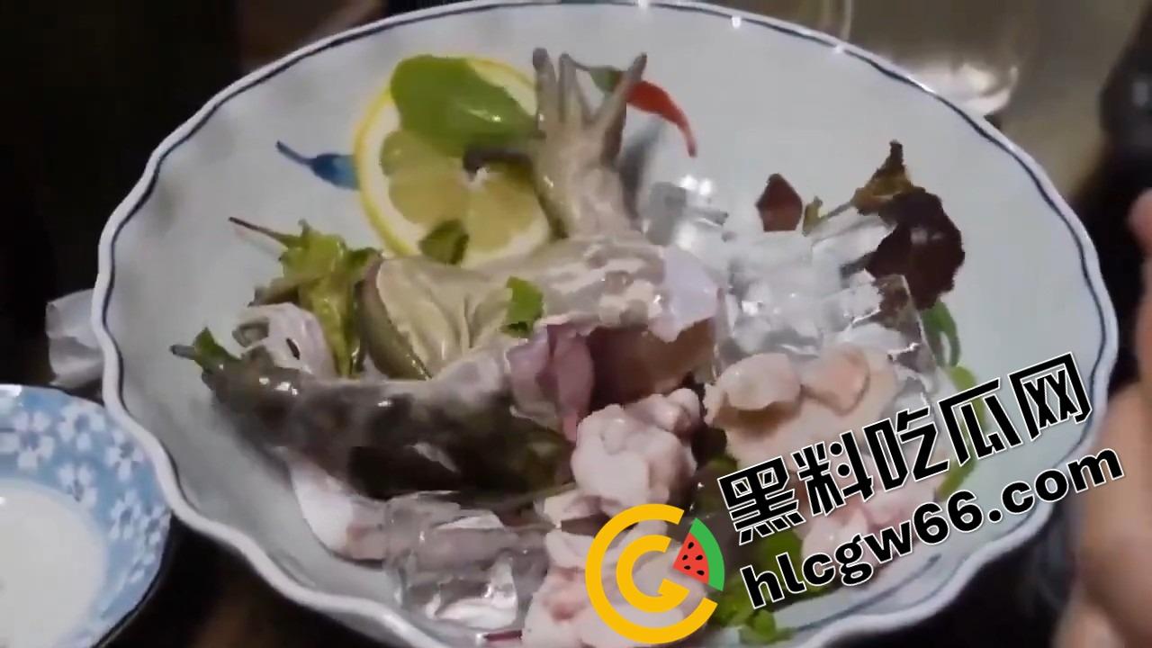 蛙蛙刺身，现杀现吃！上半身还在挣扎，下半身已经下肚，小日子这口味是真敢整！  第3张