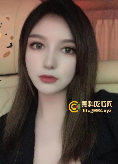 瓜友双飞高端模特爽到飞起！一个吃鸡巴一个舔胸，全程不戴眼罩，骚操作投稿只打私处马赛克！  第1张