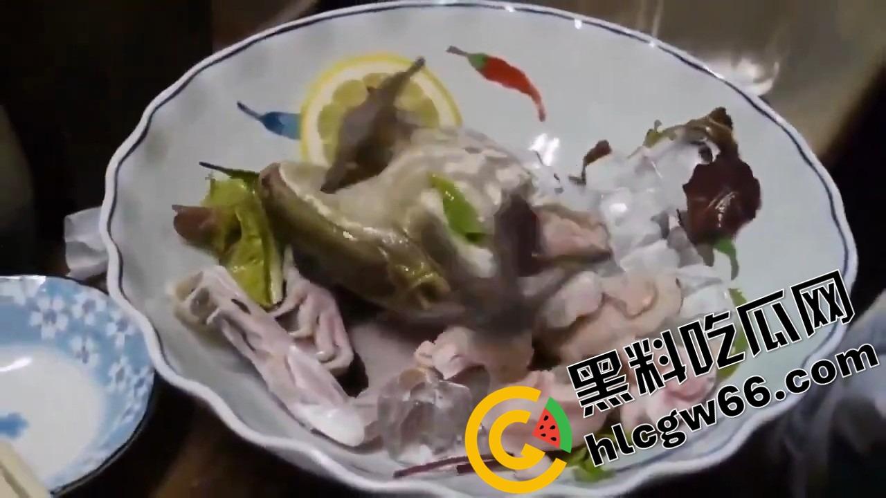 蛙蛙刺身，现杀现吃！上半身还在挣扎，下半身已经下肚，小日子这口味是真敢整！  第9张