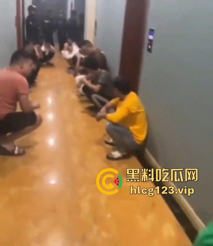 佤邦抓电信诈骗现场直播！一人六机连骗五线，正诈骗得起劲，警察直接端了！  第3张