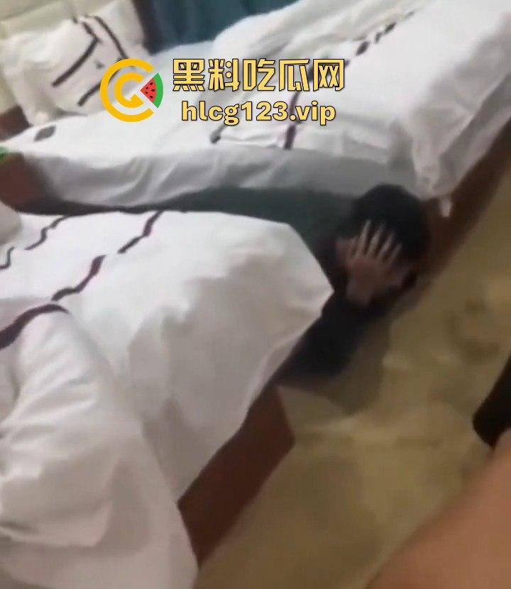 佤邦抓电信诈骗现场直播！一人六机连骗五线，正诈骗得起劲，警察直接端了！  第4张