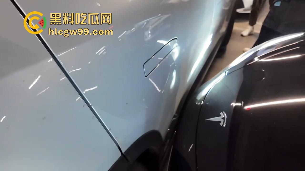 深圳停车场奇葩情侣上演霸位大战 小仙女亮中指逼人让位 最后灰头土脸道歉 真是贱找骂！  第10张