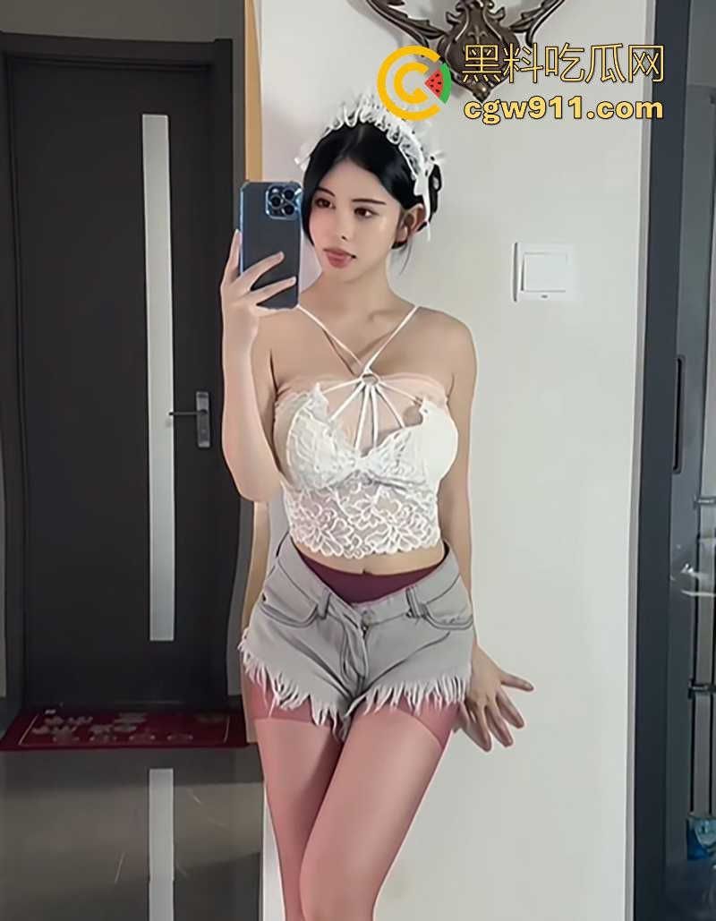 抖音极品网红【嗏烧包】榜一福利视频曝光，百变情趣内衣。极致骚浪淫舞，满嘴骚话浪叫，包你看射！  第7张