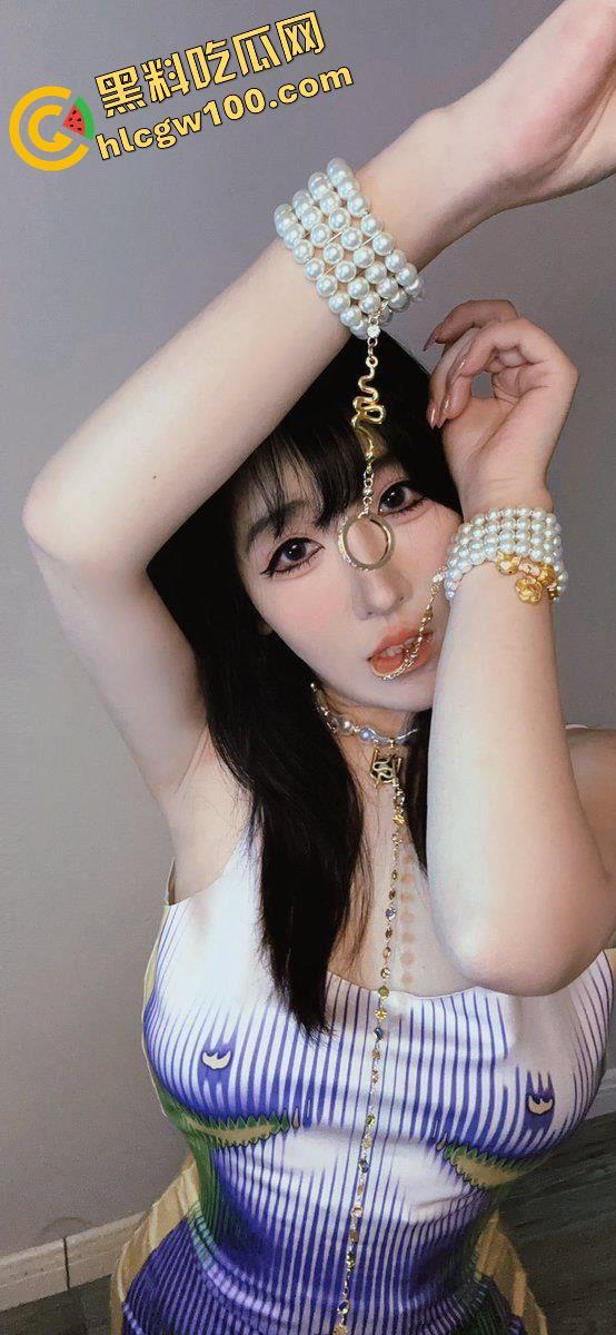 天津【郝天莙】按主人命令社死曝光，高颜值粉嫩白虎骚穴，纹身肥臀玩肛塞  第2张