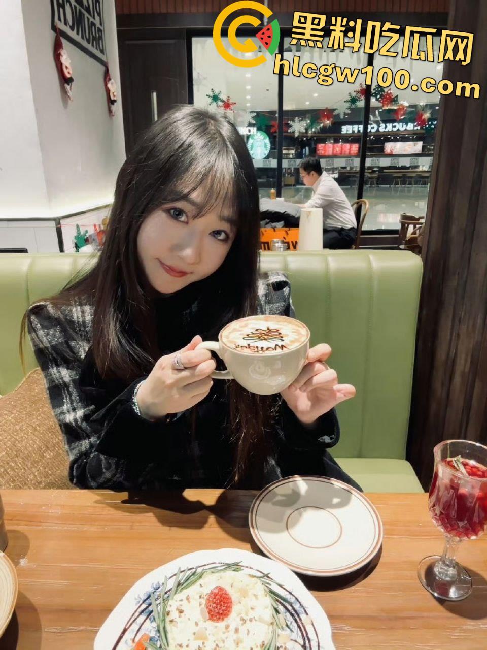 天津【郝天莙】按主人命令社死曝光，高颜值粉嫩白虎骚穴，纹身肥臀玩肛塞  第3张