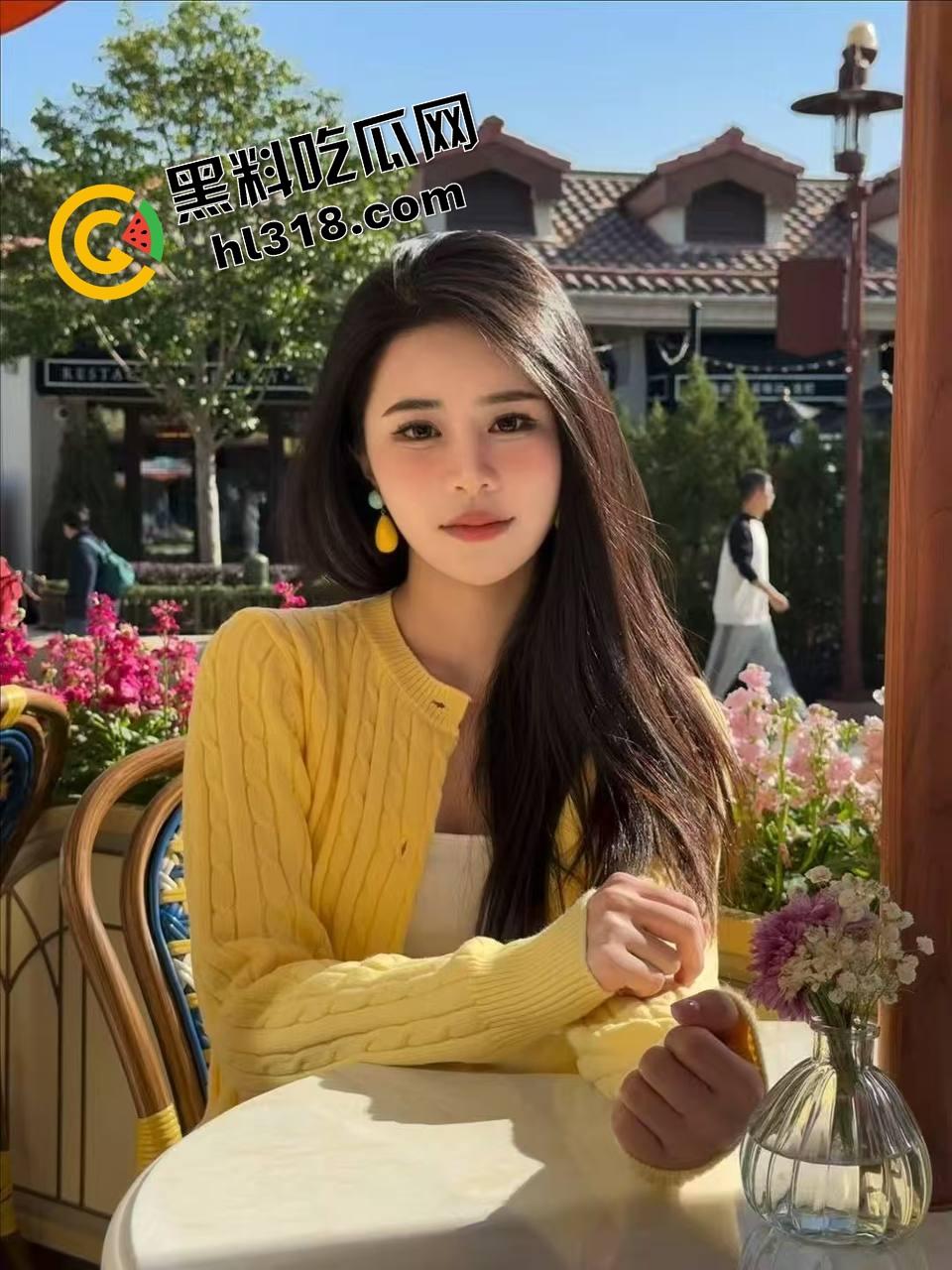 舔狗极限受虐，全裸当狗钻裤裆只为肏屄，双S女主一个御姐拿皮鞭一个JK妹子加油，操逼得先钻十圈！  第3张