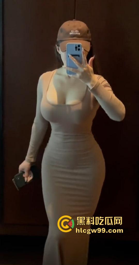 抖音【健身小猫】又出猛料，蜜桃臀绝对天花板，丰满巨乳撑满屏幕，骚货身材男人看了想不沦陷都难！  第3张