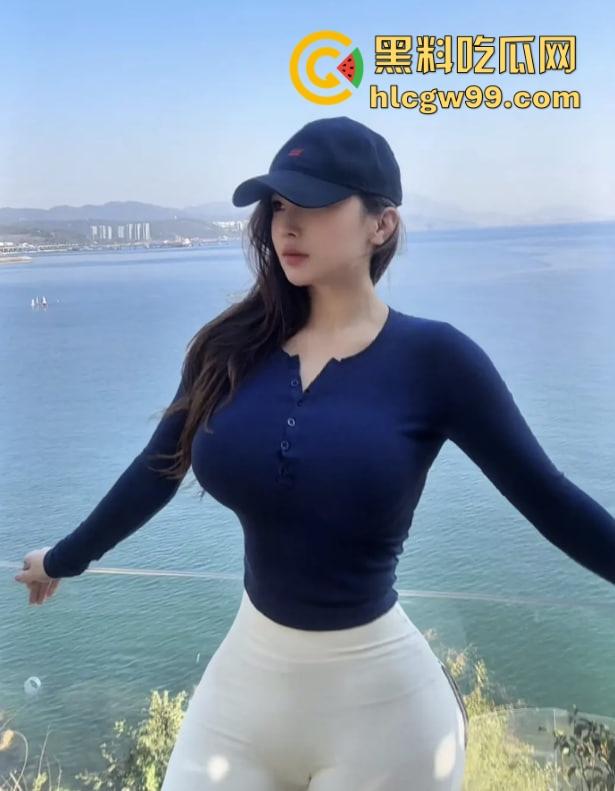 抖音【健身小猫】又出猛料，蜜桃臀绝对天花板，丰满巨乳撑满屏幕，骚货身材男人看了想不沦陷都难！  第4张