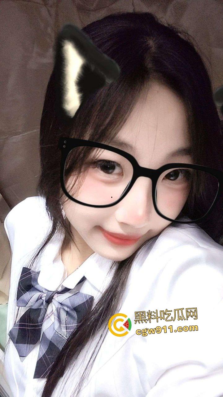 闽南师范大学24级母狗【陈金圣】，在家洗澡自录喷水，骑乘巨屌，酒店捆绑深喉，嫩穴被操到红肿！  第1张