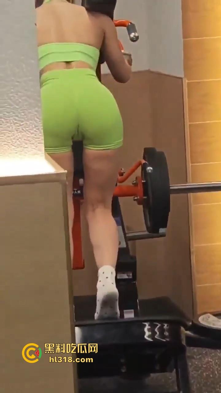 到底是谁在偷偷操这些极品健身女啊！圆挺巨乳性感肥臀，魔鬼身躯诱惑十足，简直是引入犯罪！  第1张