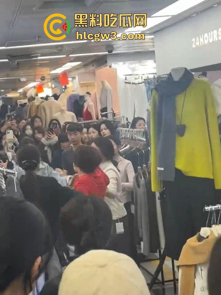 广州沙河服装城大乱斗！多名女子档口互撕，姐妹们龙虎斗，场面劲爆骂声不断！  第4张