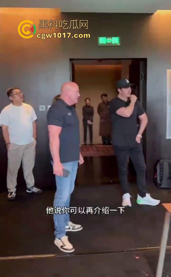 通背拳传人赵鸿刚参加UFC扇耳光大赛被对手KO！曾以为在耳光大赛上无敌的武功，没想到是这种下场，真是花拳秀腿！  第2张