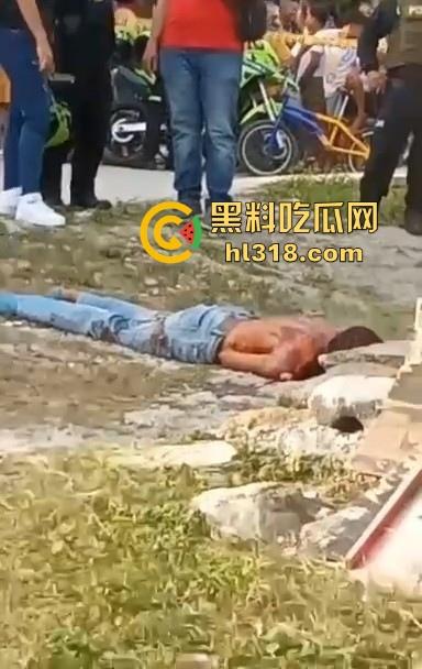 哥伦比亚双重谋杀案，疑似帮派报复，枪手杀害了不不尽兴，还要在死者头部猛踹几脚才愤愤离去，国外真乱！  第6张