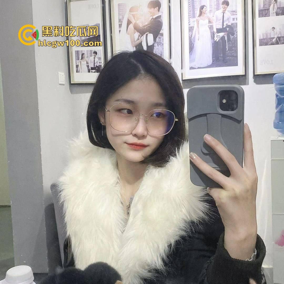 湖南精神小妹【叶怡玉】约炮视频曝光，吃鸡技术性女主无一差评，炮友连连称赞 内容劲爆亮眼！！  第1张