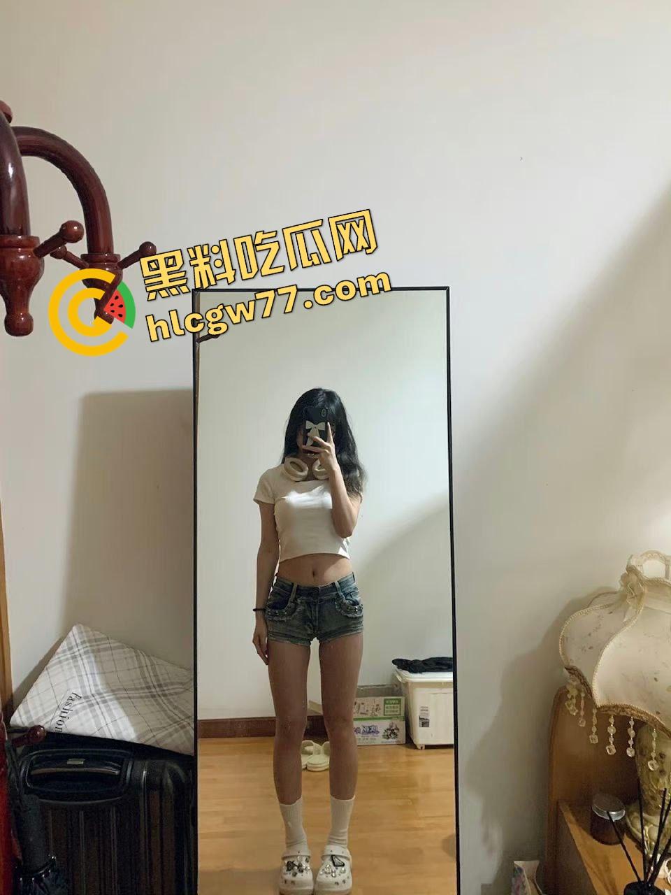 南陵学院白皮学妹『林楚楚』欲望强到自己求调教，高潮翻白眼吐舌头，被无套内射还喊喂尿打屁股！  第3张