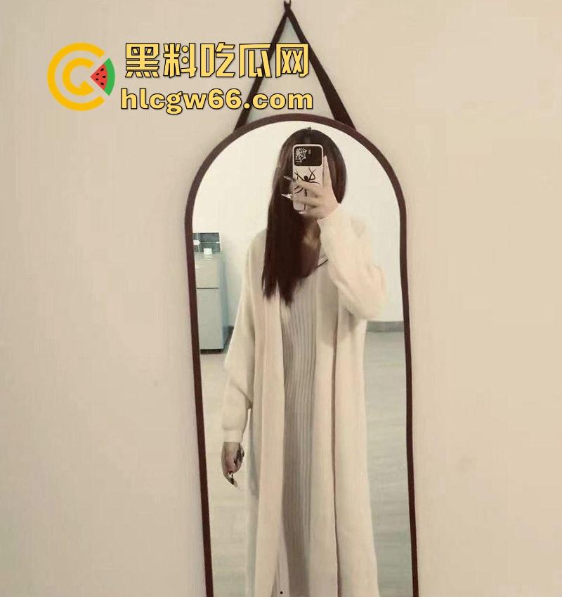 瓜友投稿！漫展认识的洛丽塔美女 身材性感颜值可爱 当天拿下带回家各种姿势爆操 无毛嫩穴超诱人  第2张