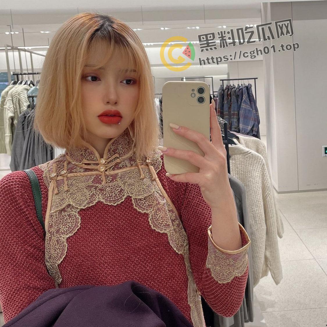 海南粉色头发精神小妹被流出 小穴比头发还粉嫩  浪叫着喷水把床单打湿 第1张