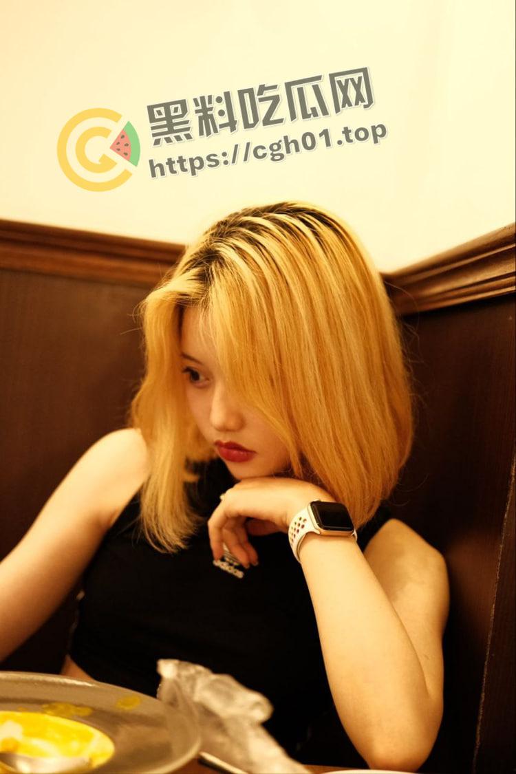 海南粉色头发精神小妹被流出 小穴比头发还粉嫩  浪叫着喷水把床单打湿 第4张