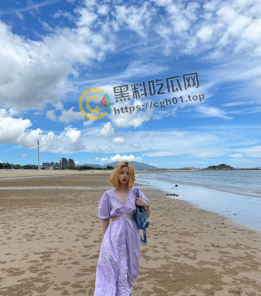 海南粉色头发精神小妹被流出 小穴比头发还粉嫩  浪叫着喷水把床单打湿 第5张