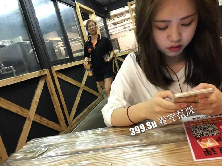 长相甜美的大一新生 抢手学妹被校内老油条设酒局灌醉  带回房间拍摄迷奸视频 露脸无套内射 第4张