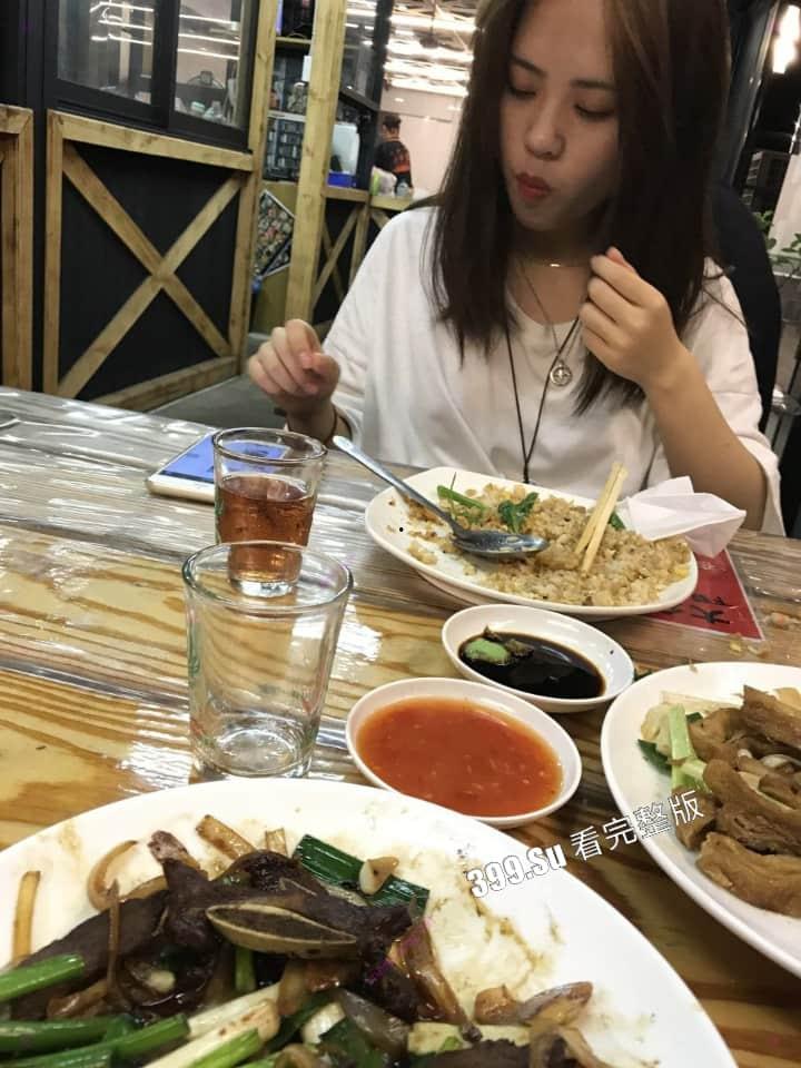 长相甜美的大一新生 抢手学妹被校内老油条设酒局灌醉  带回房间拍摄迷奸视频 露脸无套内射 第7张