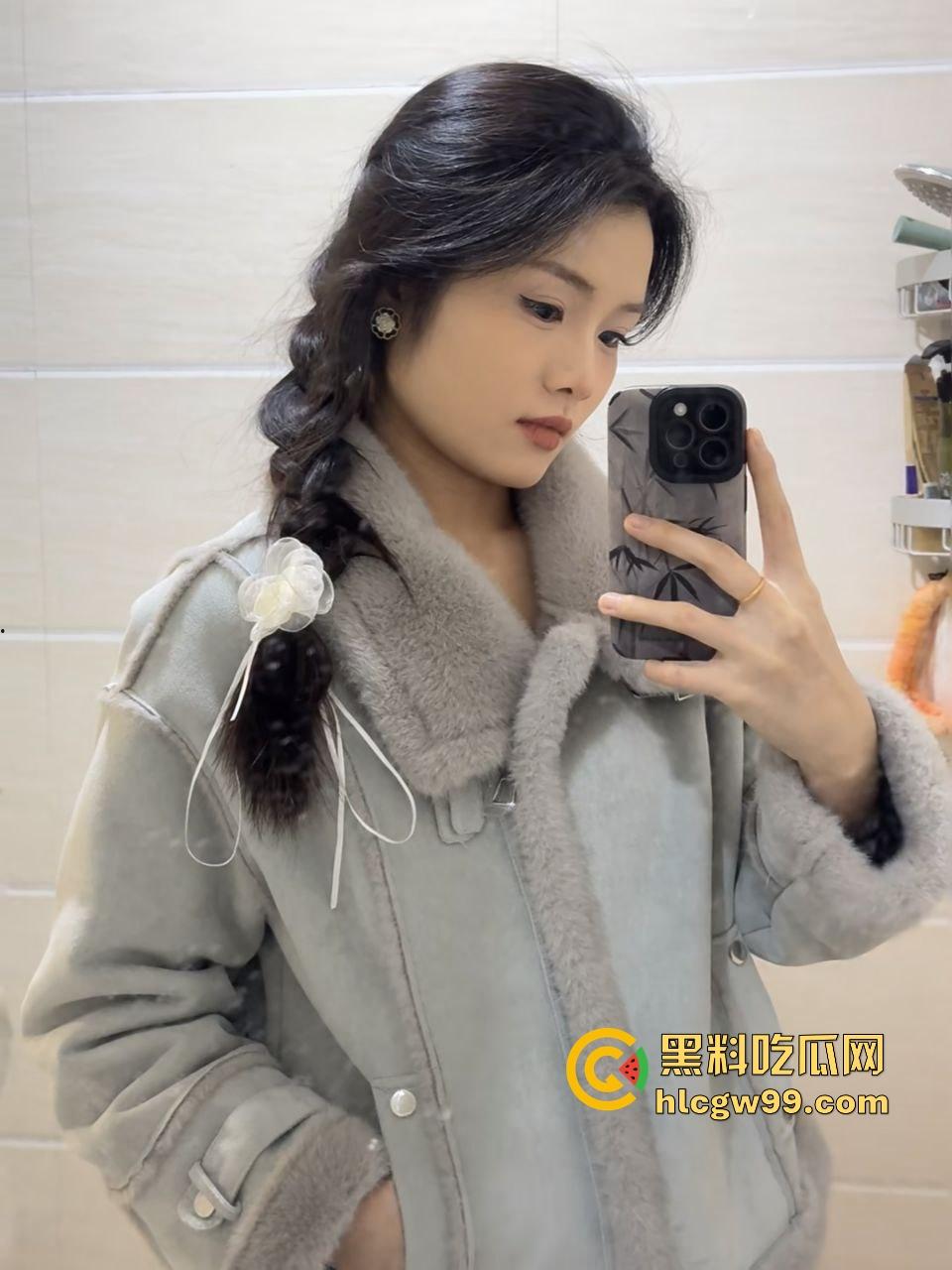 顶级调教大神与淫妻玩新花样，SM网购木枷手铐捆绑强制束缚，古代刑具酷刑惩罚玩弄骚逼！  第1张