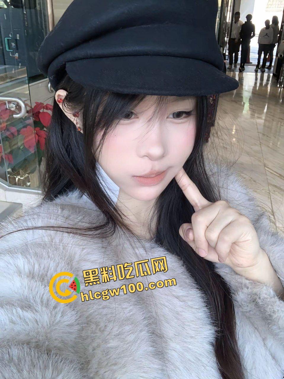 台湾澎湖县反差人妻骚货母狗『彭乐』wx诱惑聊骚 酒店白丝足交摩擦男友鸡鸡致白浆直射！原创独家流出！  第3张