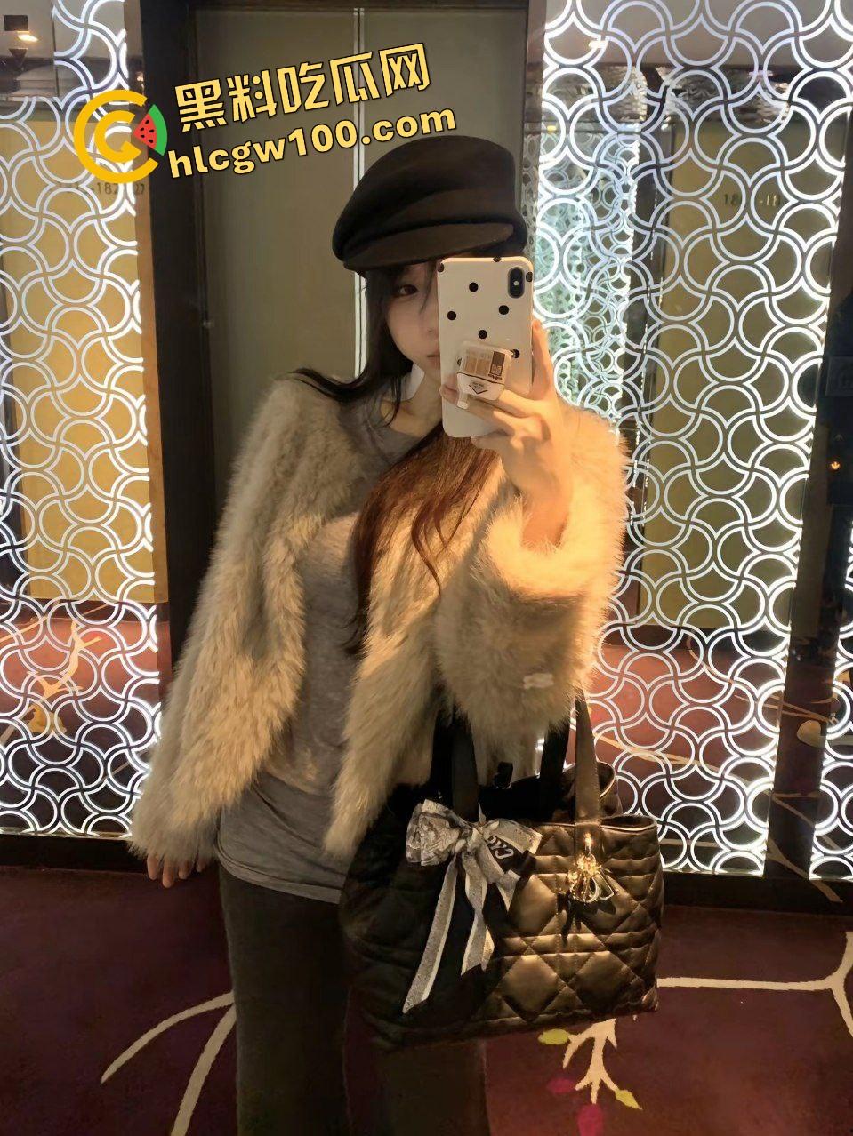 台湾澎湖县反差人妻骚货母狗『彭乐』wx诱惑聊骚 酒店白丝足交摩擦男友鸡鸡致白浆直射！原创独家流出！  第4张