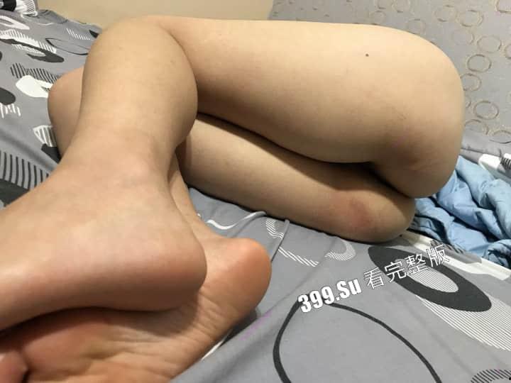 长相甜美的大一新生 抢手学妹被校内老油条设酒局灌醉  带回房间拍摄迷奸视频 露脸无套内射 第23张