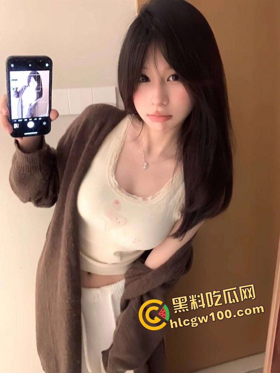 台湾澎湖县反差人妻骚货母狗『彭乐』wx诱惑聊骚 酒店白丝足交摩擦男友鸡鸡致白浆直射！原创独家流出！  第6张