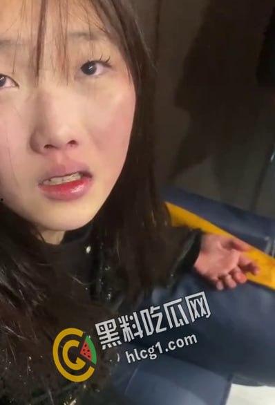 青海西宁 一女孩在酒店里遭多人暴打侮辱 扇耳光割头发 还逼迫女孩脱光全身衣服拍照！  第8张