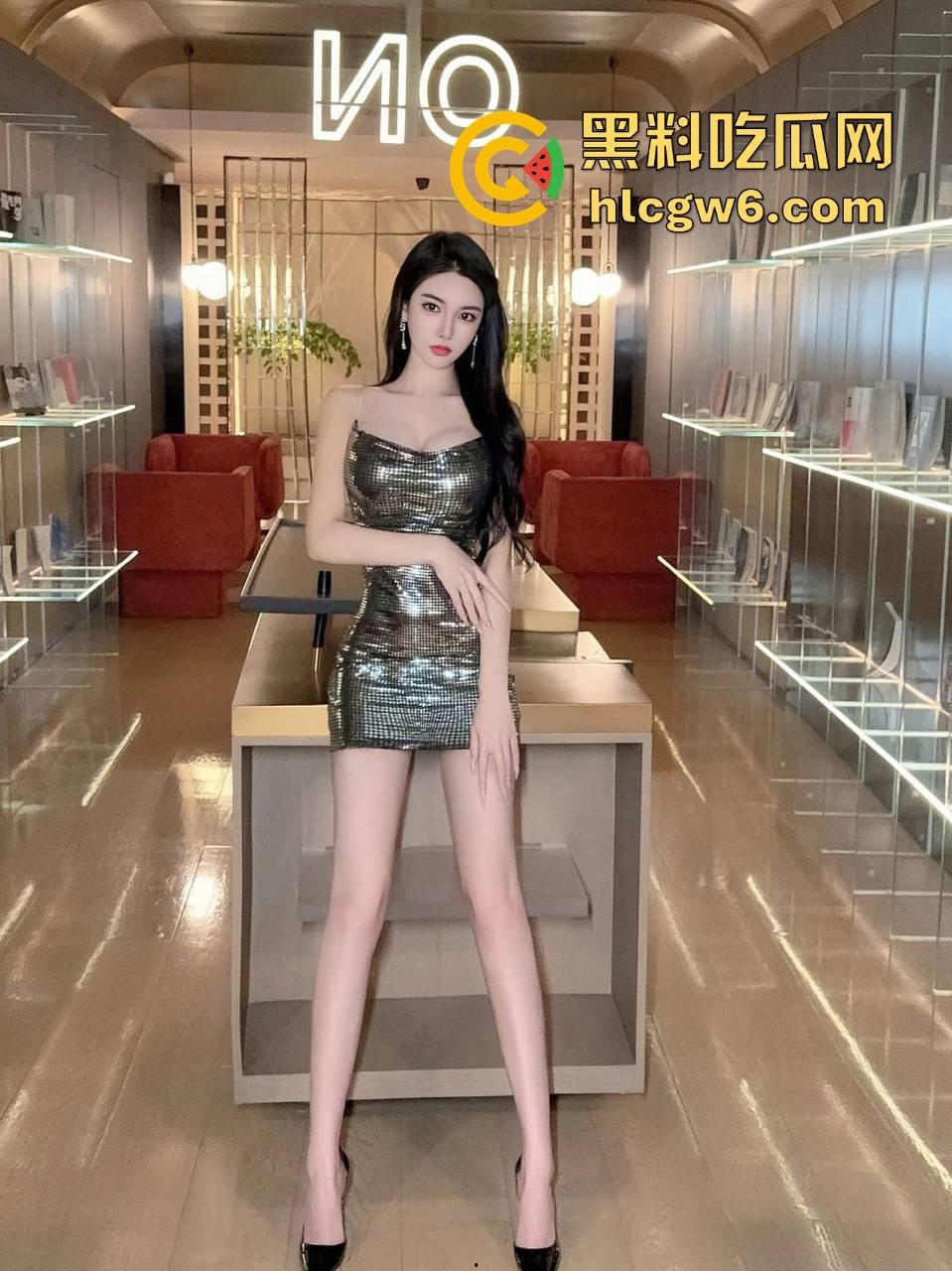 北京大长腿女神黑丝御姐【克鲁鲁】华伦天奴加攻速被富哥操翻 各种暴力姿势全解锁，男人最爱的尤物就是她！  第11张