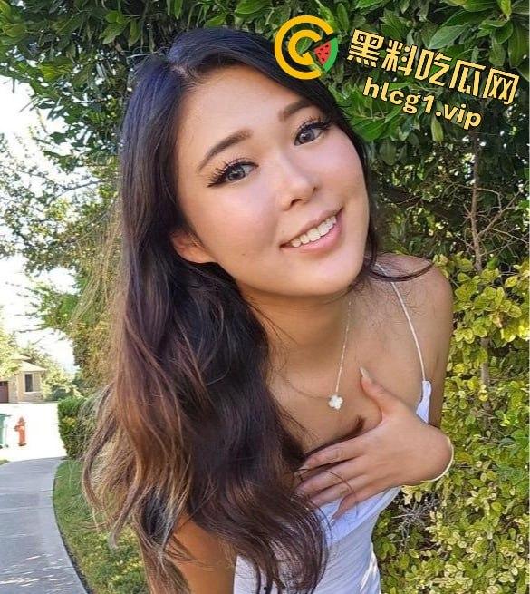 美籍华人网红女歌手「Extra」中文名张雪私拍流出！反差婊深喉口交！还用筷子夹鸡巴吃！  第2张