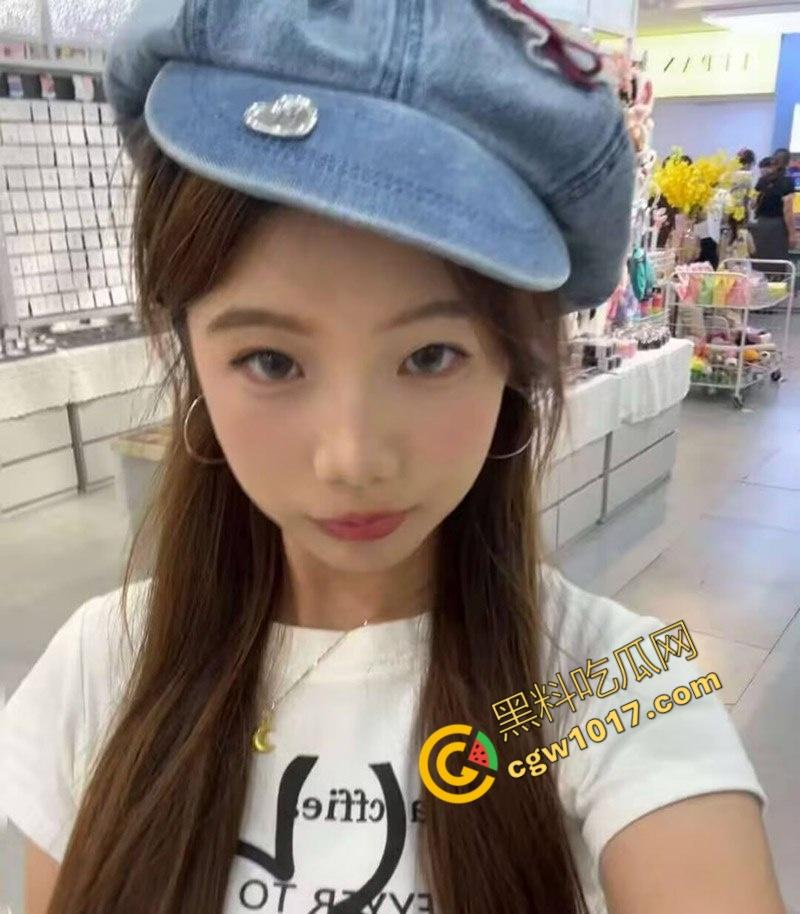 山东精神小妹【施雅雯】被调教视频曝光：酒店走廊、男厕所大尺度露出，露脸口交，骚到极致！  第3张