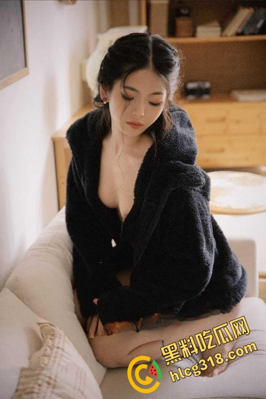 约炮大神【KINGMAST】，酒馆厕所调情后，公园全裸野战骚女，合集献出调教爆操瞬间，简直让人羡慕不已 ！  第2张