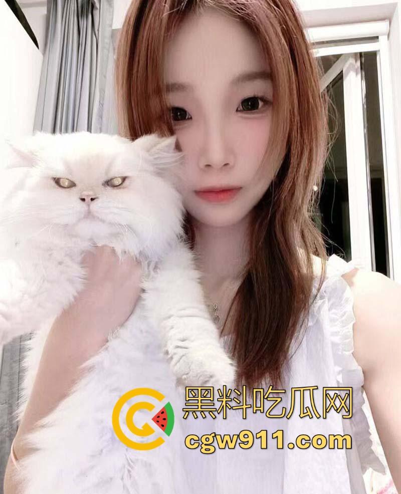 苏州大学可爱清纯学妹【赵琳】与男友性爱大战狂操，翘臀被撞得啪啪响，淫水喷得床单湿漉，全程露脸一览无遗！  第1张