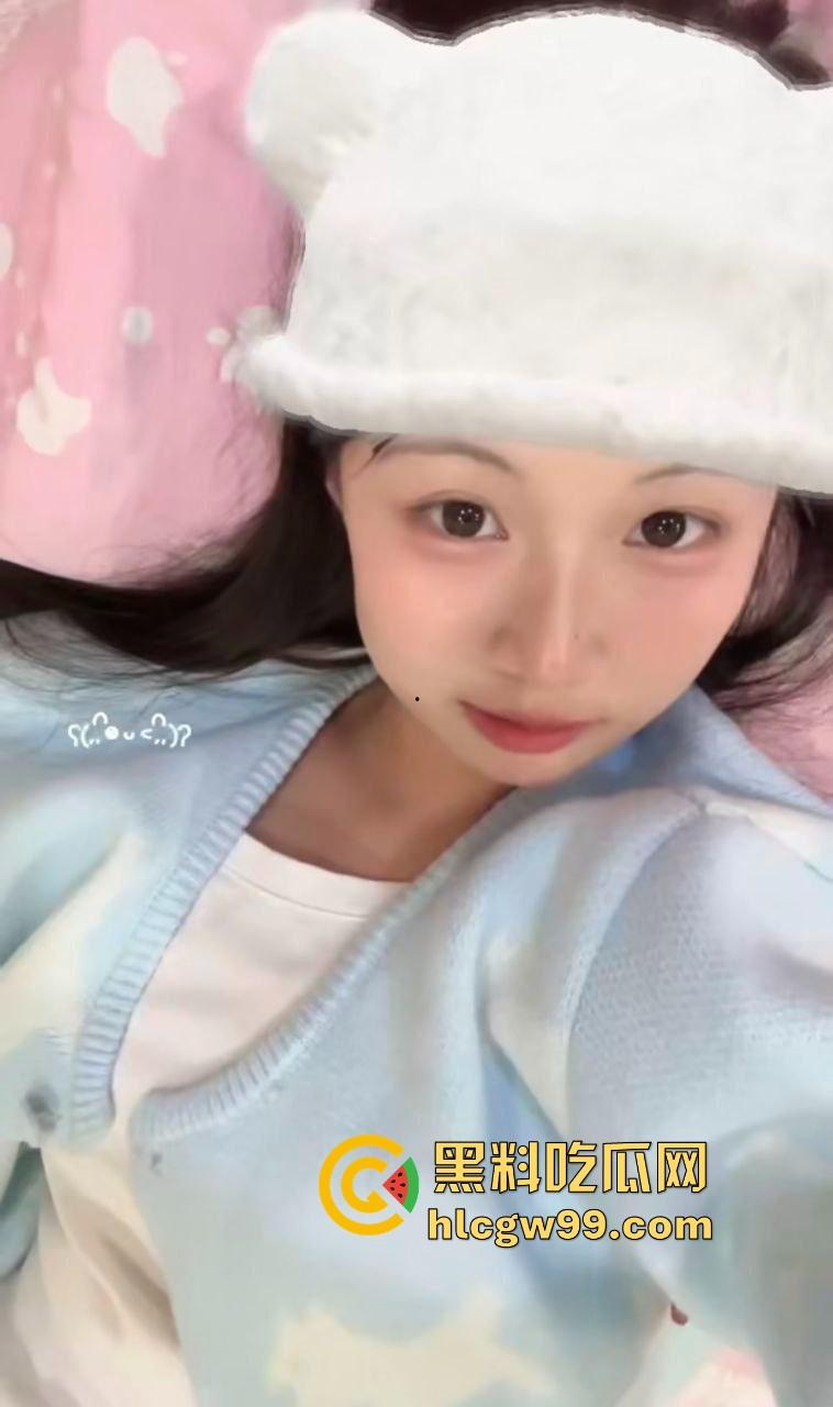 广东粉系JK小萝莉【田晶晶】黑丝大长腿配小皮鞋，男友撕破黑丝中出内射，这种贱狗带套都是对逼得不尊重！  第1张