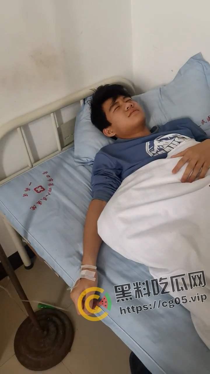 辽宁营口大石桥第二高级中学 男生在卫生间遭遇霸凌围殴 事后校方和打人家长不承认 现在孩子精神出现异常  第2张