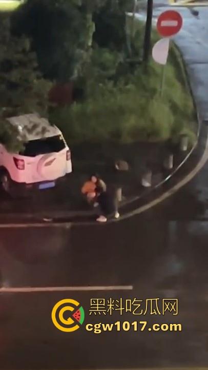 舔狗的终极下场，辛辛苦苦得到的女神一不开心就狂删自己耳光，只求女神能原谅，不是用得着这么卑微嘛！  第1张