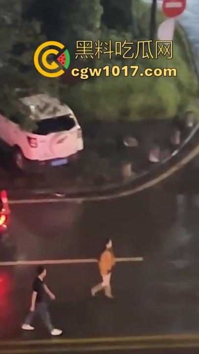 舔狗的终极下场，辛辛苦苦得到的女神一不开心就狂删自己耳光，只求女神能原谅，不是用得着这么卑微嘛！  第5张