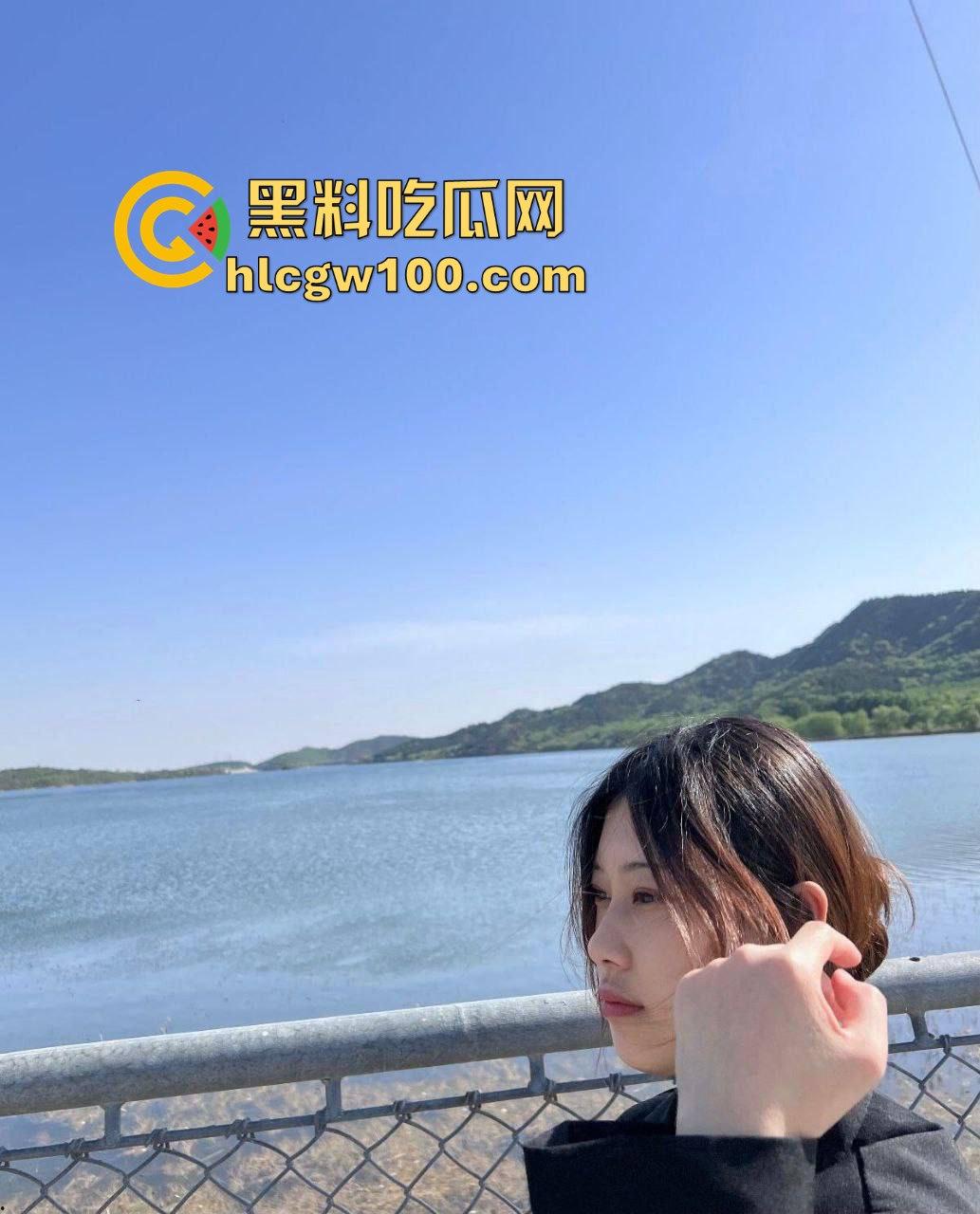 西安大学大三学姐【林诗诗】私密自拍外流！清纯脸蛋配骚浪劲儿，边打游戏边有男友大棒伺候。  第3张