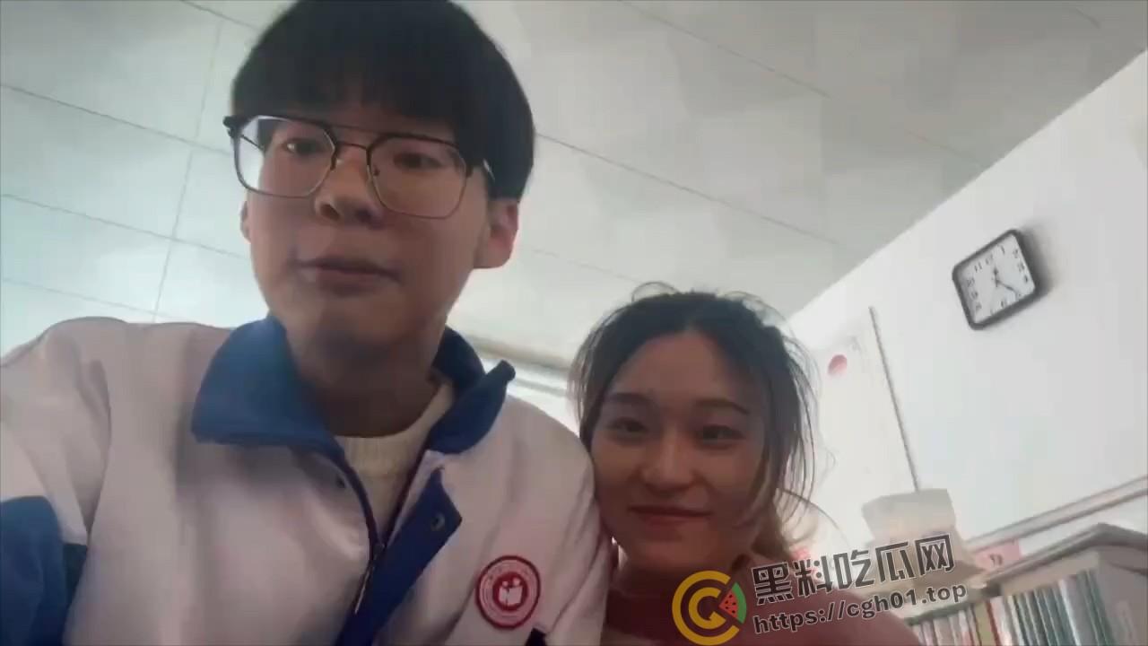 衡水一中邯郸分校师生恋 办公室内打波偷情  裤衩估计都胶粘了 第2张