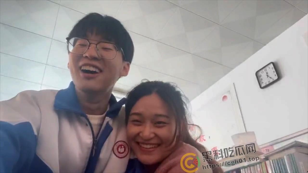 衡水一中邯郸分校师生恋 办公室内打波偷情  裤衩估计都胶粘了 第4张