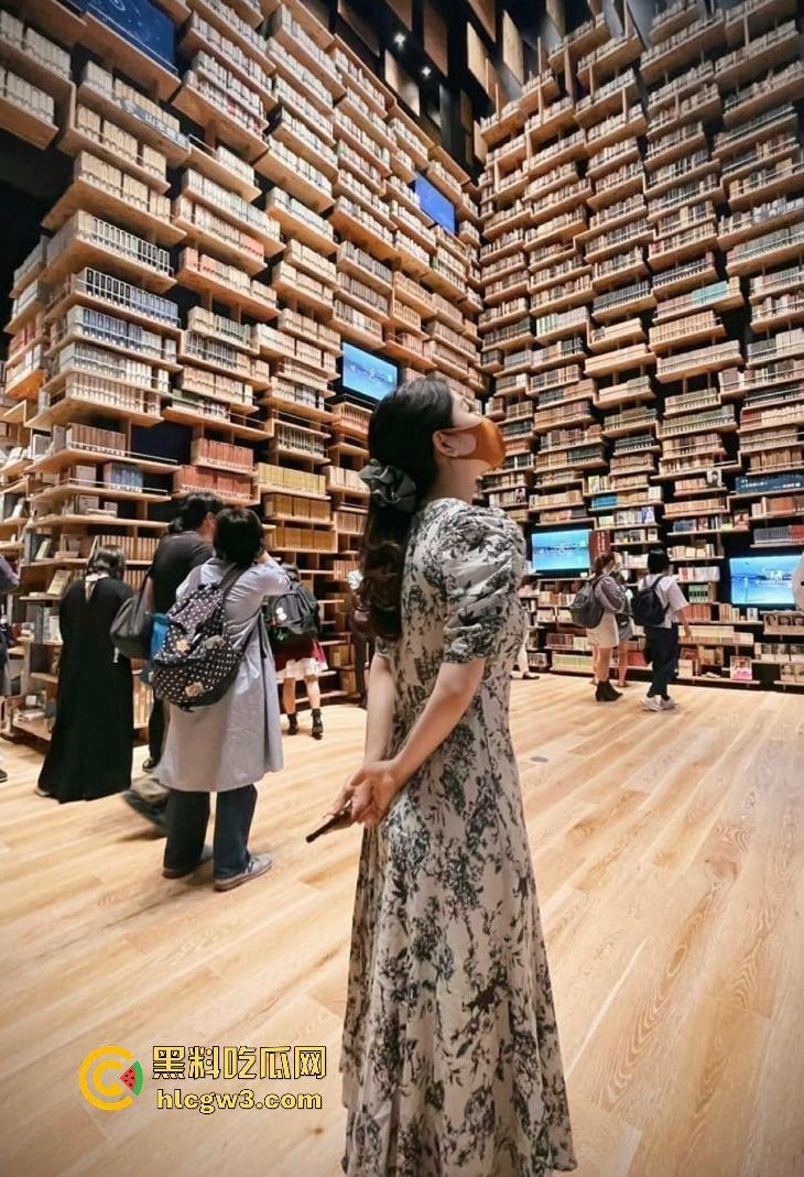 极品身材御姐【Rikak】上线 自曝福利顶级美颜反差超大，骚得像只母狗马甲线大奶加持，撸完直接虚脱！  第2张