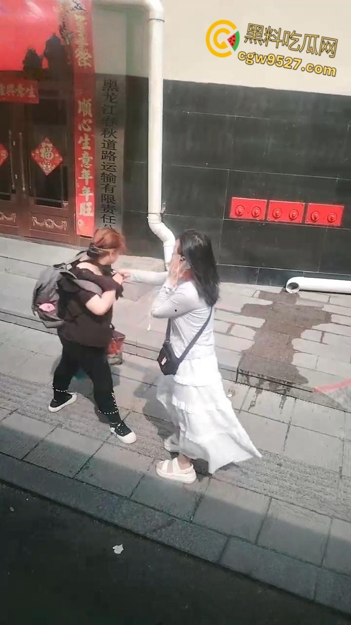 黑龙江鸡西一名女子想借网贷，做鼻子整容竟打自己老母，真白养了，群众直呼喂出个白眼狼！  第6张