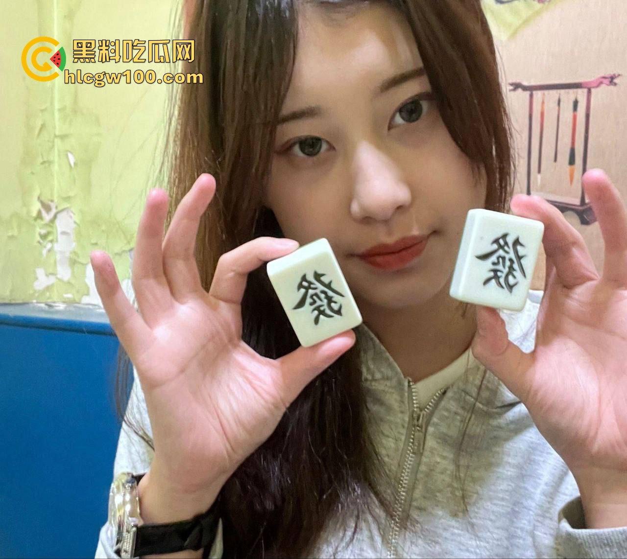 西安大学大三学姐【林诗诗】私密自拍外流！清纯脸蛋配骚浪劲儿，边打游戏边有男友大棒伺候。  第11张