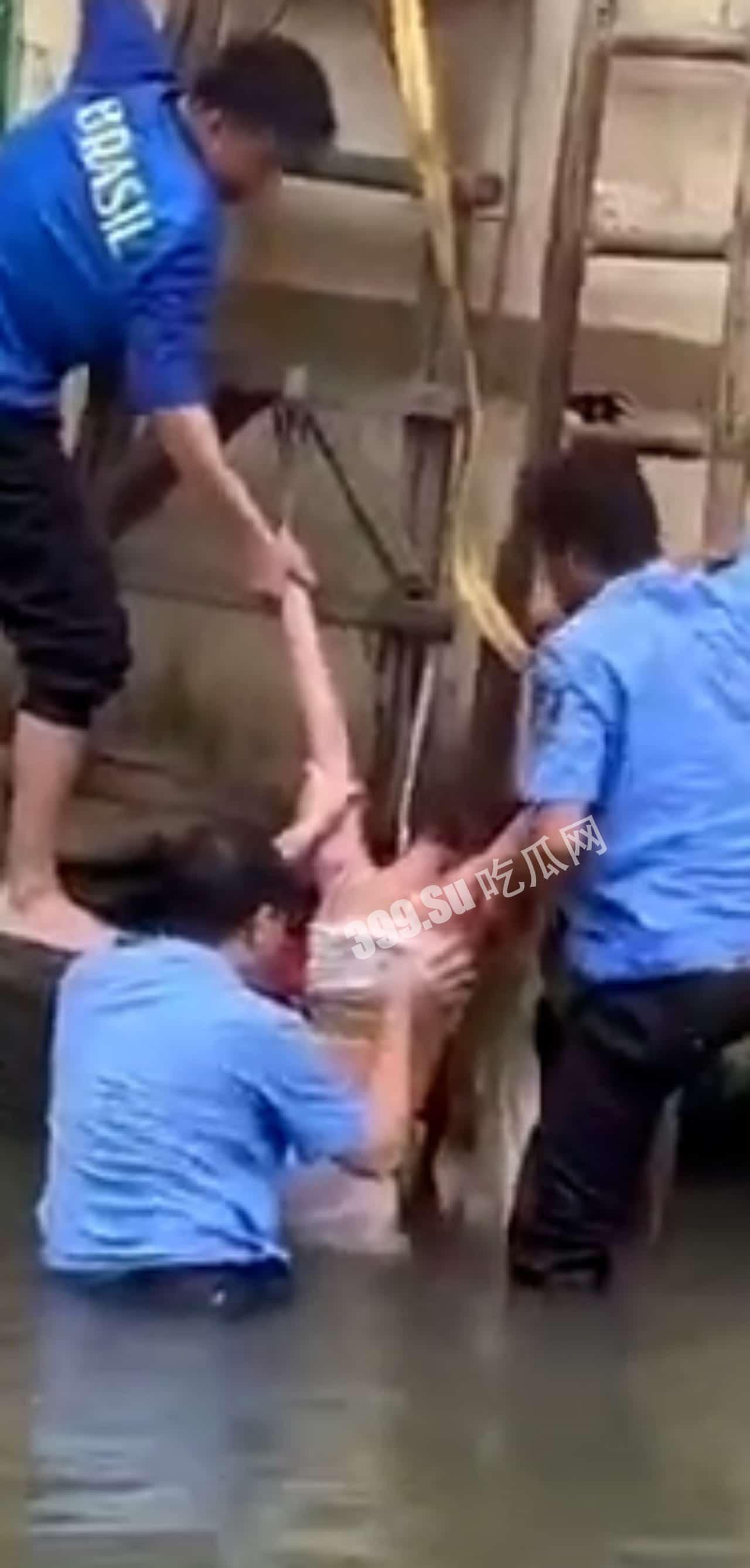 5月3日，广东 佛山 这小姐姐选择这样的一个方式结束自己 #跳河  第3张